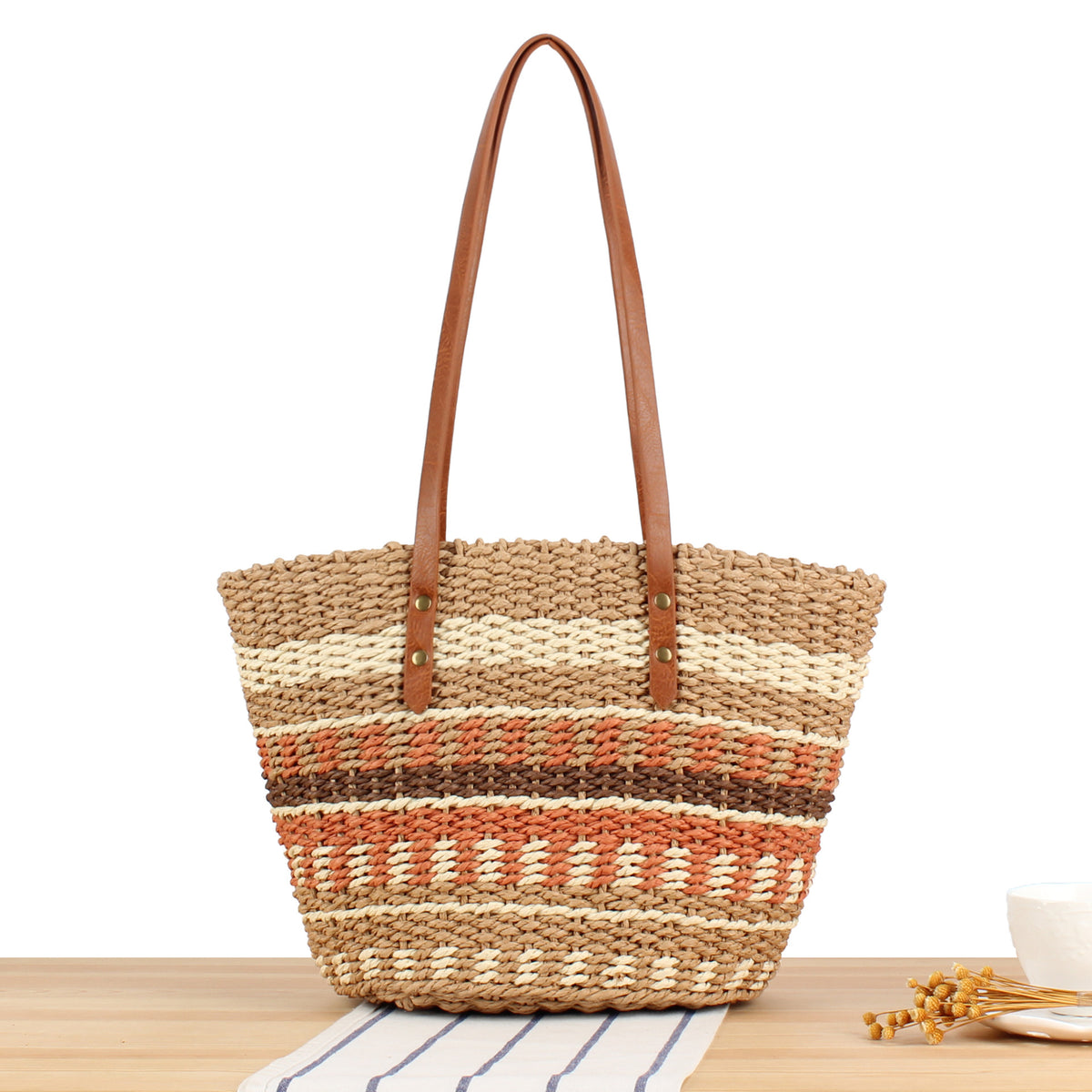 Tragetasche Aus Geflochtenem Naturmaterial mit Eleganten Ledergriffen Brehn