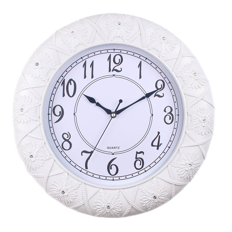 Elegante Wanduhr mit Filigranem Blumendesign Brehn