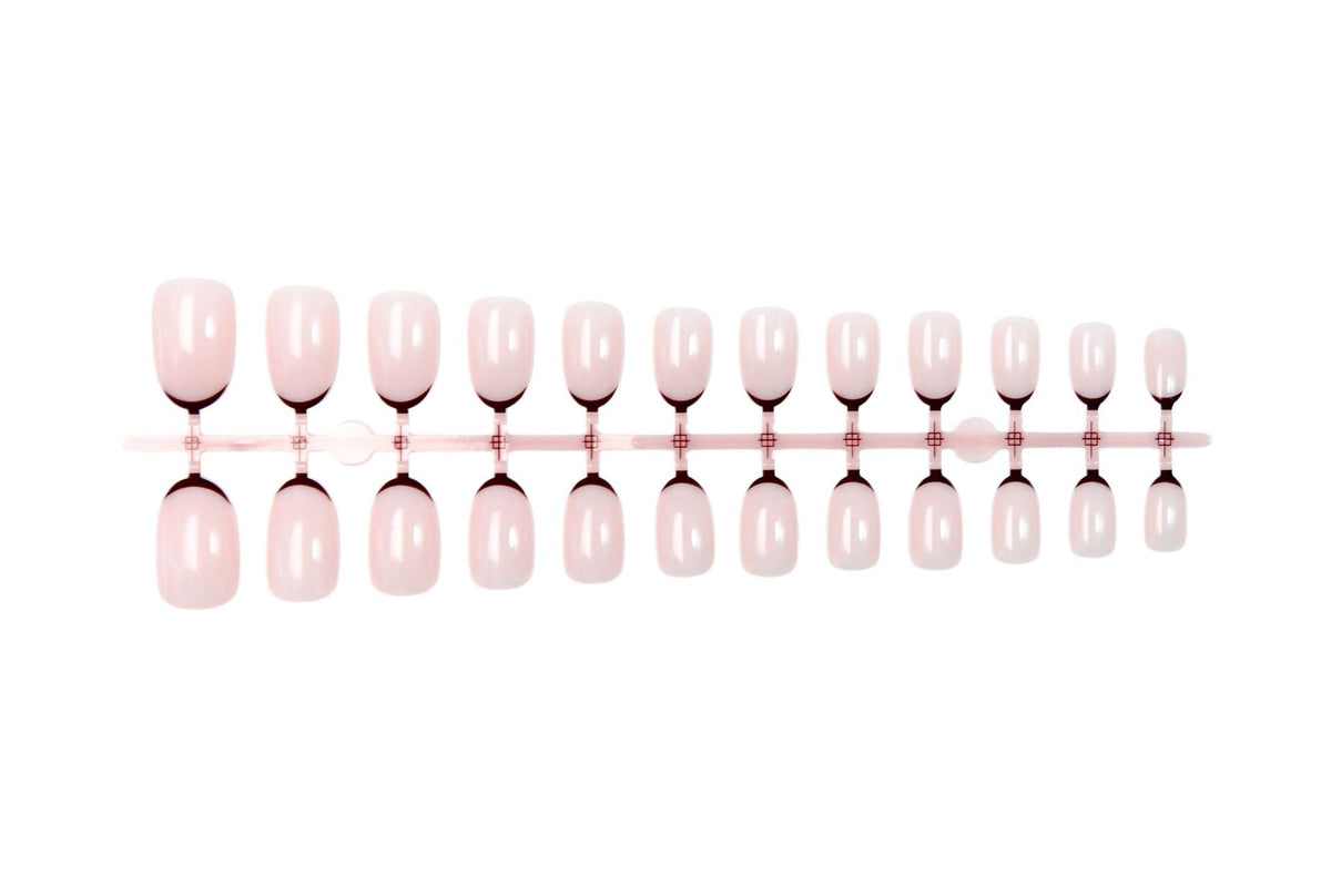 Kunstnagelset mit eleganten French-Spitzen und trendigem Design Brehn