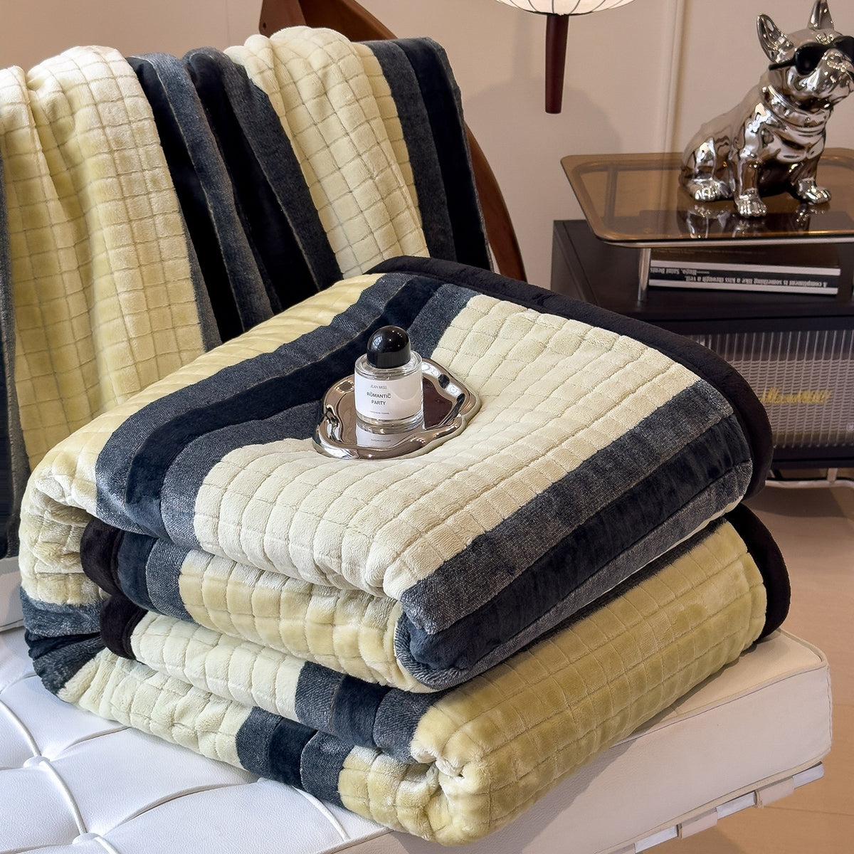 Luxuriöse strukturierte Fleece-Decke