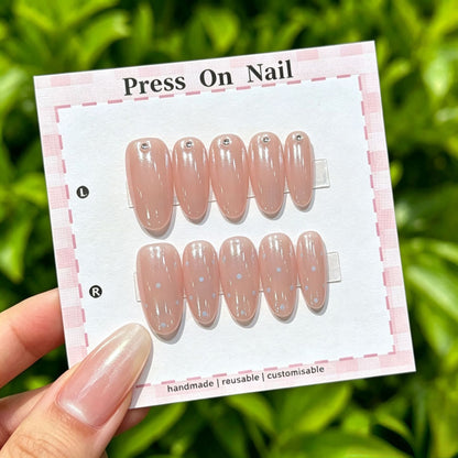 Dekoratives Press-On Nagelkunst-Set mit Kristallakzenten