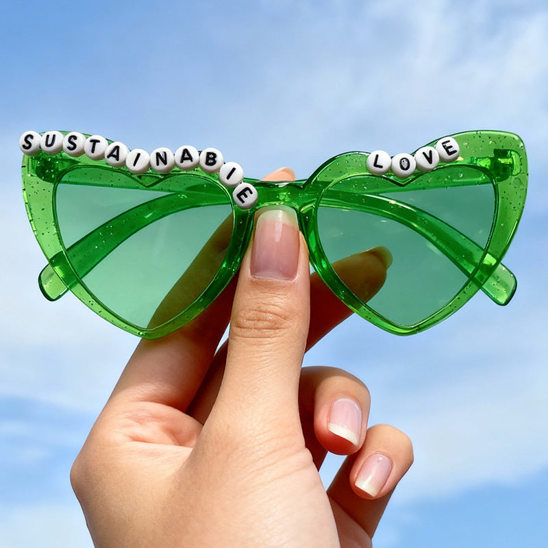 Verspielte Katzenaugen-Sonnenbrille mit Perlenakzenten Brehn