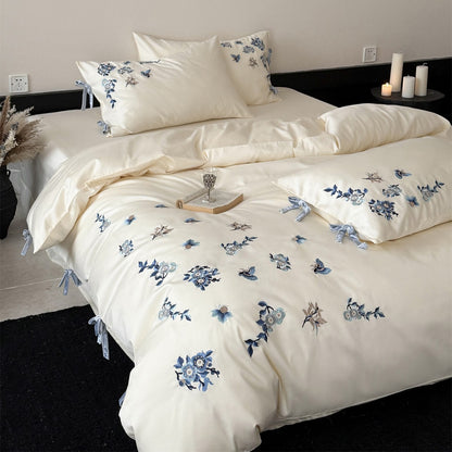 Besticktes florales Bettbezug-Set mit gebundenen Eckenbändern