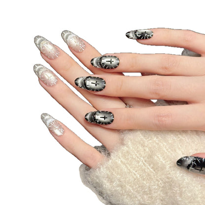 Künstlerisches Press-On Nagelset mit Gothic-Mustern