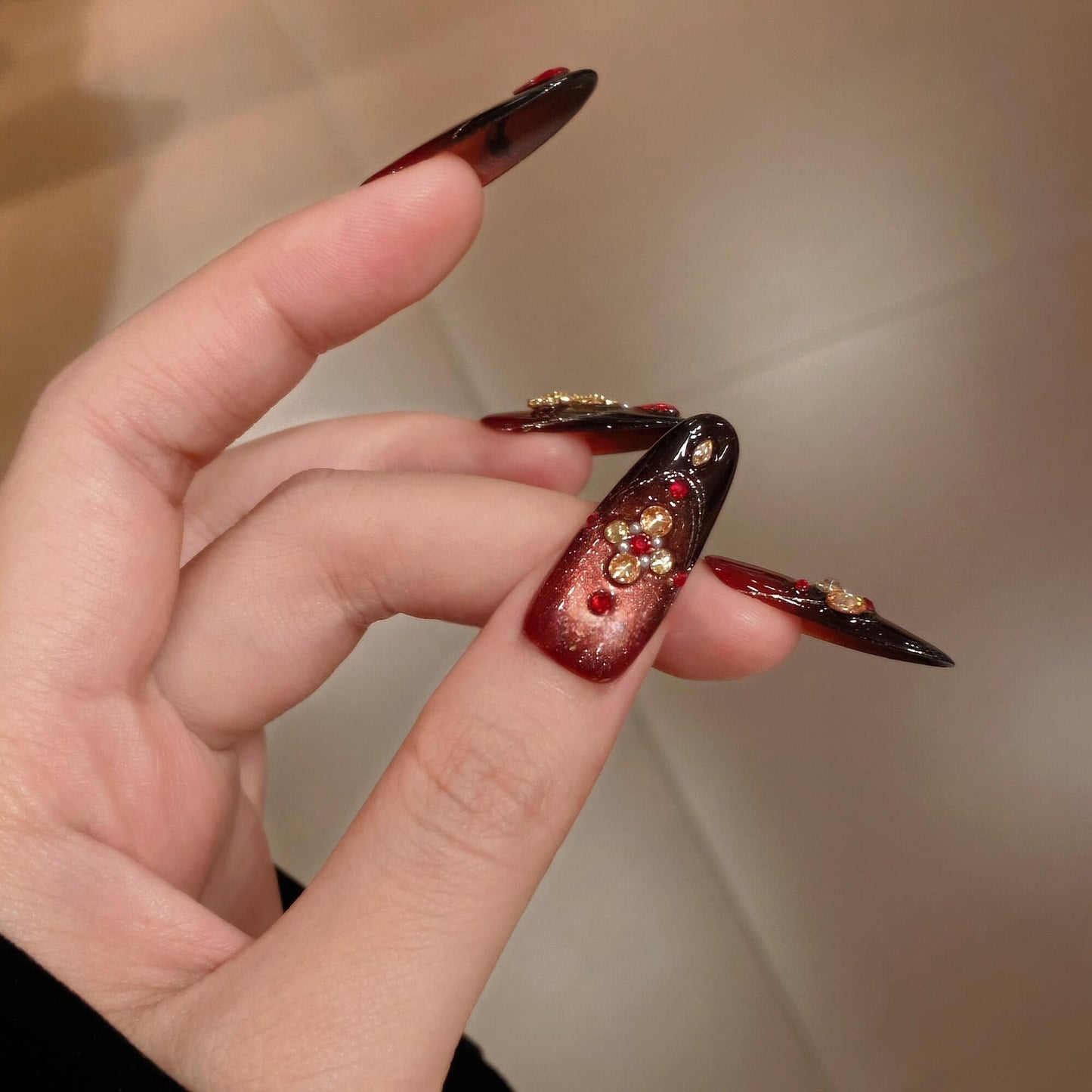 Glamouröse und Künstlerische Nagelspitzen Brehn