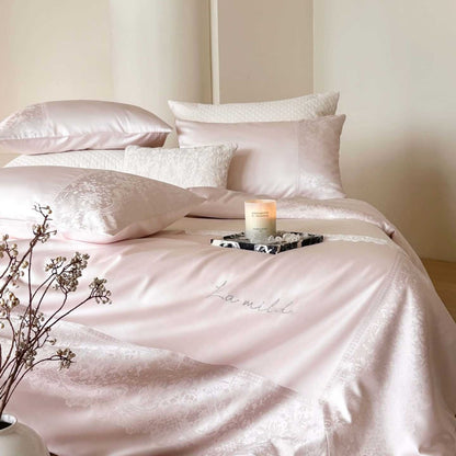 Luxuriöse Jacquard-Satin-Bettdecke und Bettbezugsensemble mit Spitzenrandrock