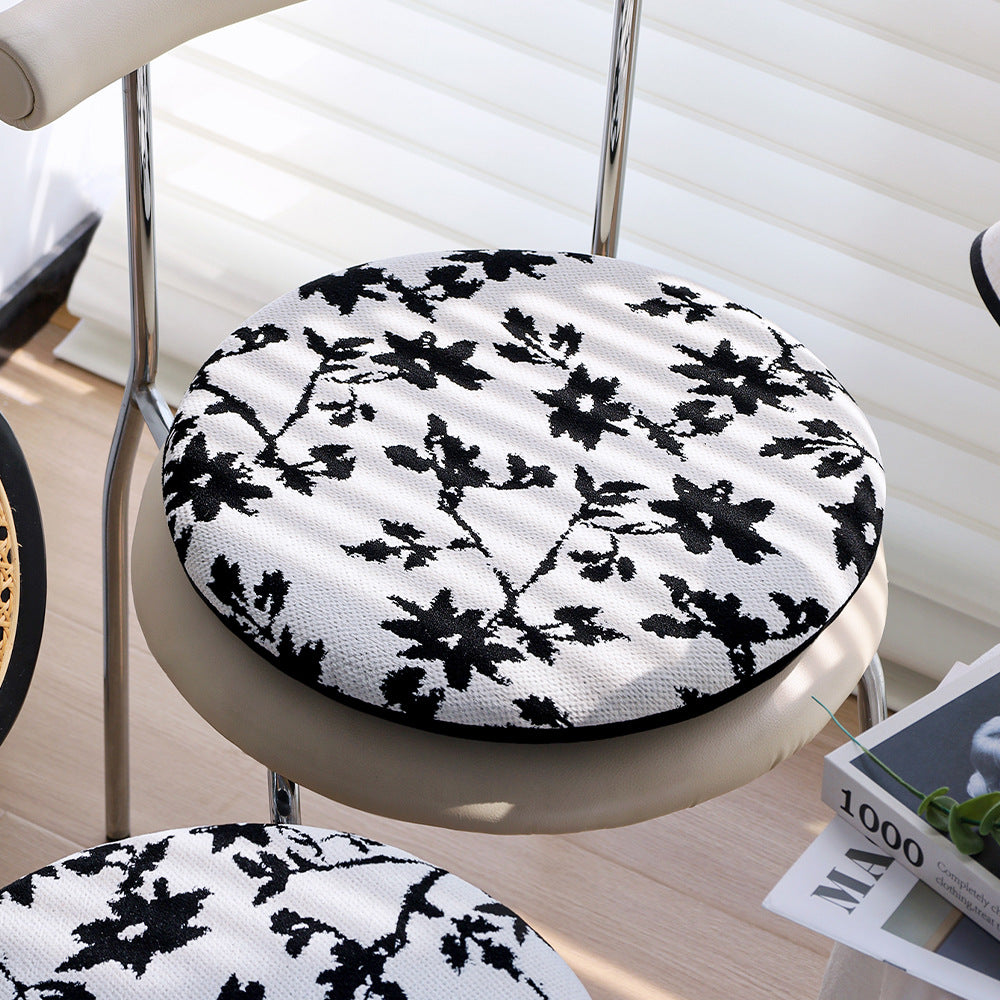 Rundes Sitzkissen mit gesteppter Polsterung, floralem Jacquard‑Bezug und Anti‑Rutsch‑Rückseite Brehn