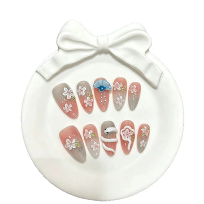 Dekoratives Druck-On-Nail-Art-Set mit floralen und Regenschirm-Akzenten