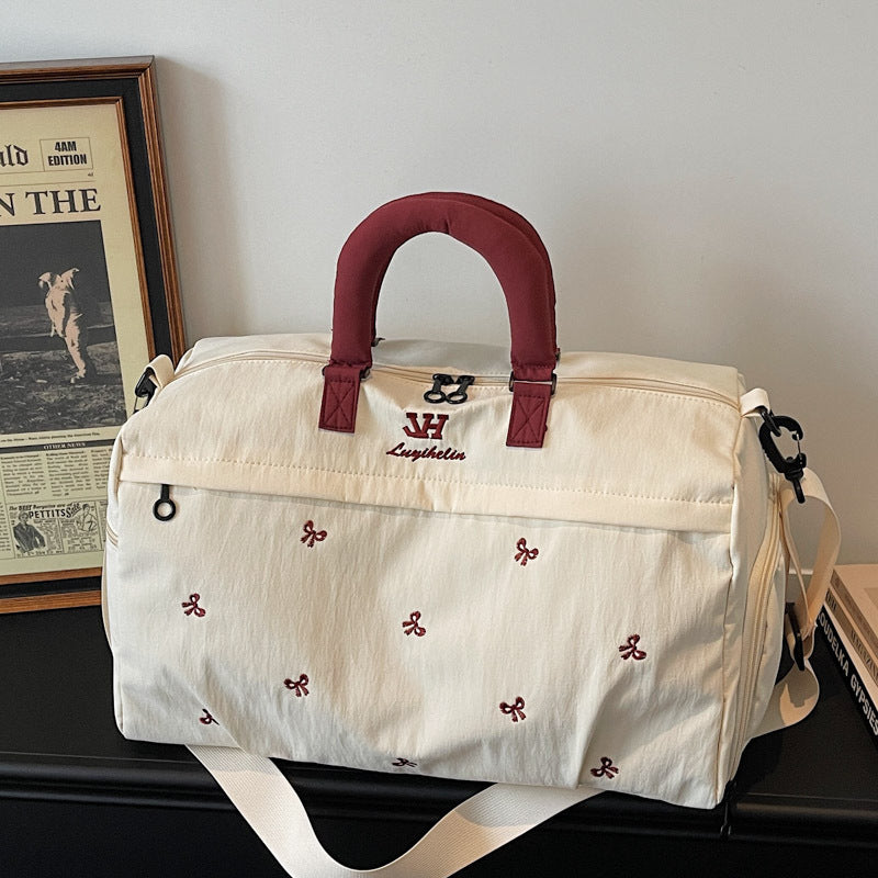 Stylische bestickte Reisetasche