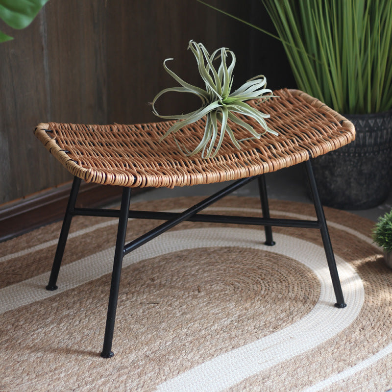 Moderner Hocker aus geflochtenem Rattan Brehn