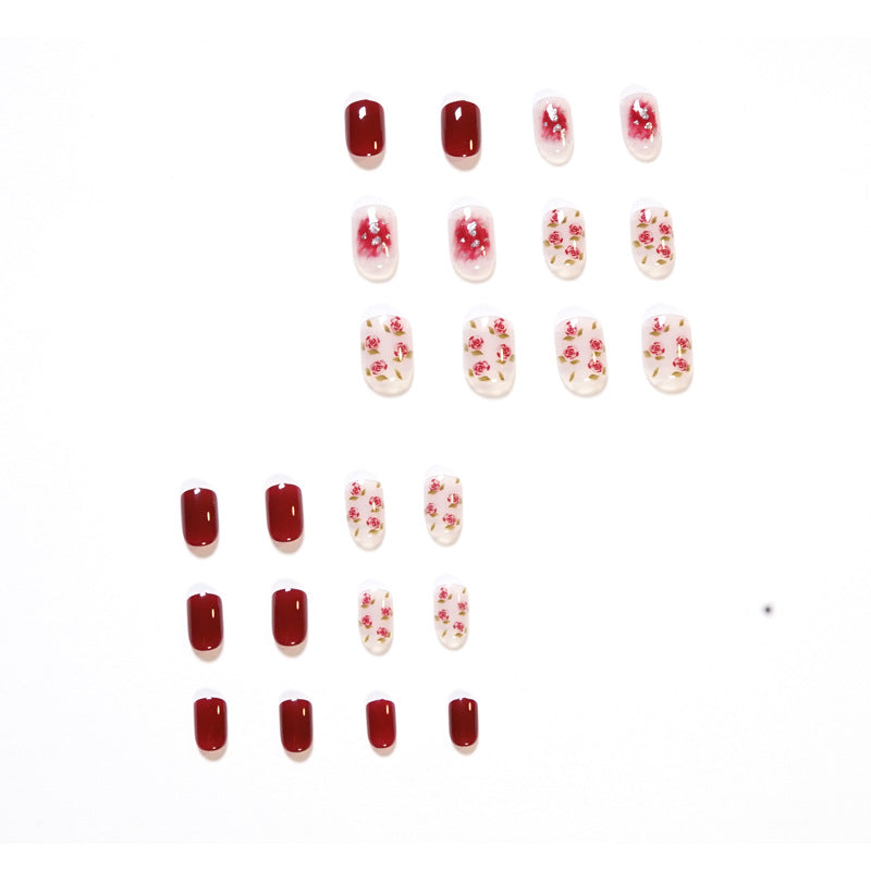 Kunstvolle Nagelkunst mit elegantem Blumendesign Brehn