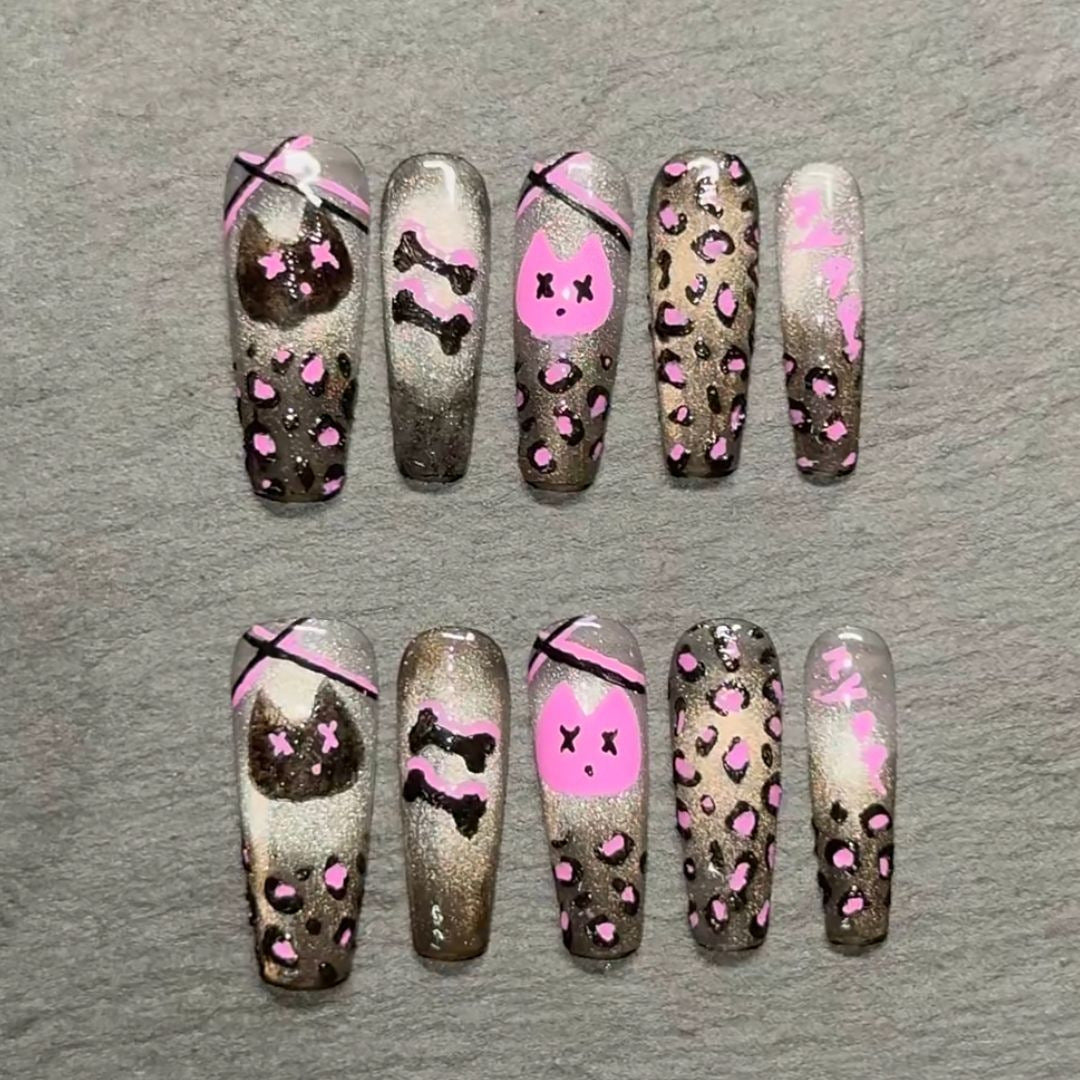 Stylische Glitzerstern-Nagelkunst Brehn