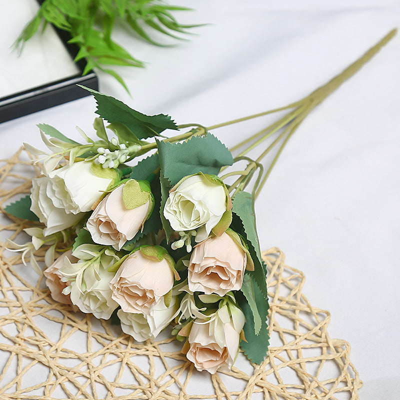 Künstlicher Blumenstrauß für die Wohnkultur