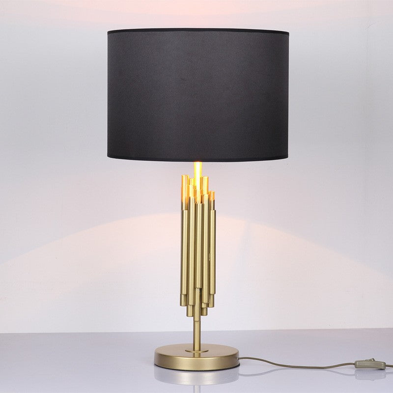 Skulpturale Gold Akzent Tischlampe