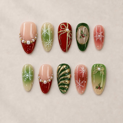 Festliche Kunstnägel mit Weihnachtsmotiven Brehn