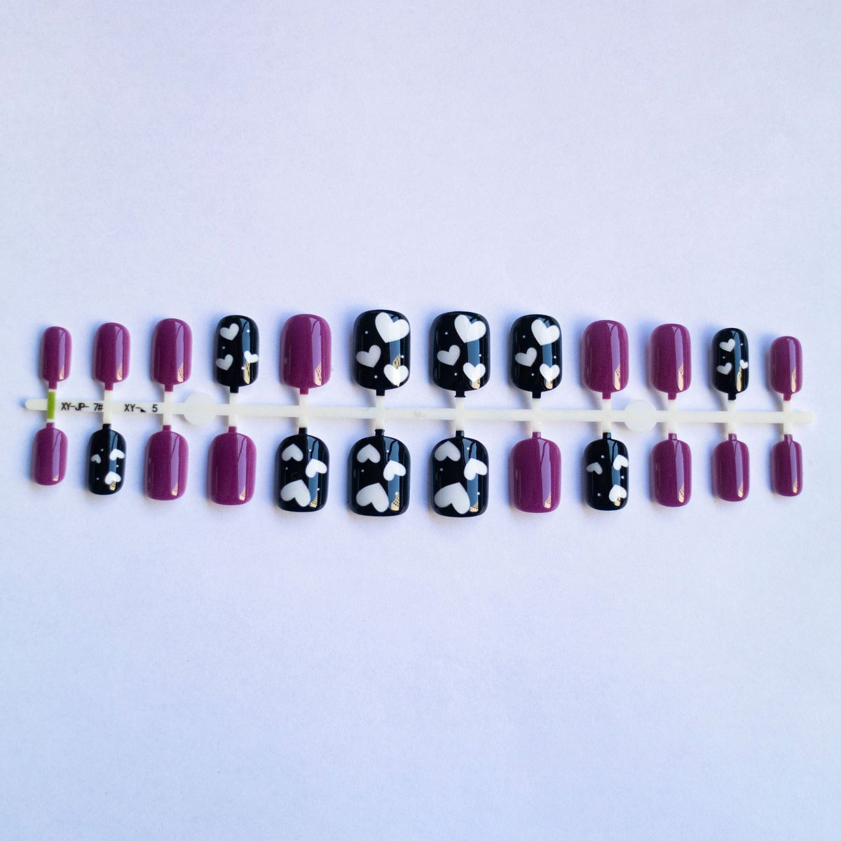 Künstlerisches Nagelkunst-Design-Kit mit einzigartigen Mustern