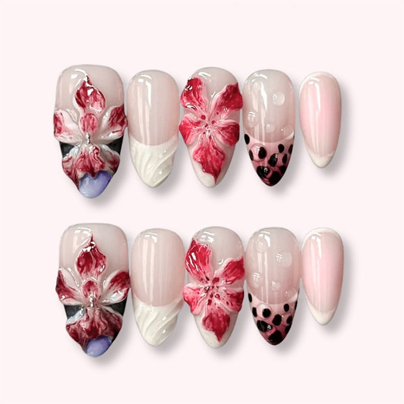 Kunstnagelset mit floralen 3D-Designs und eleganten Akzenten Brehn