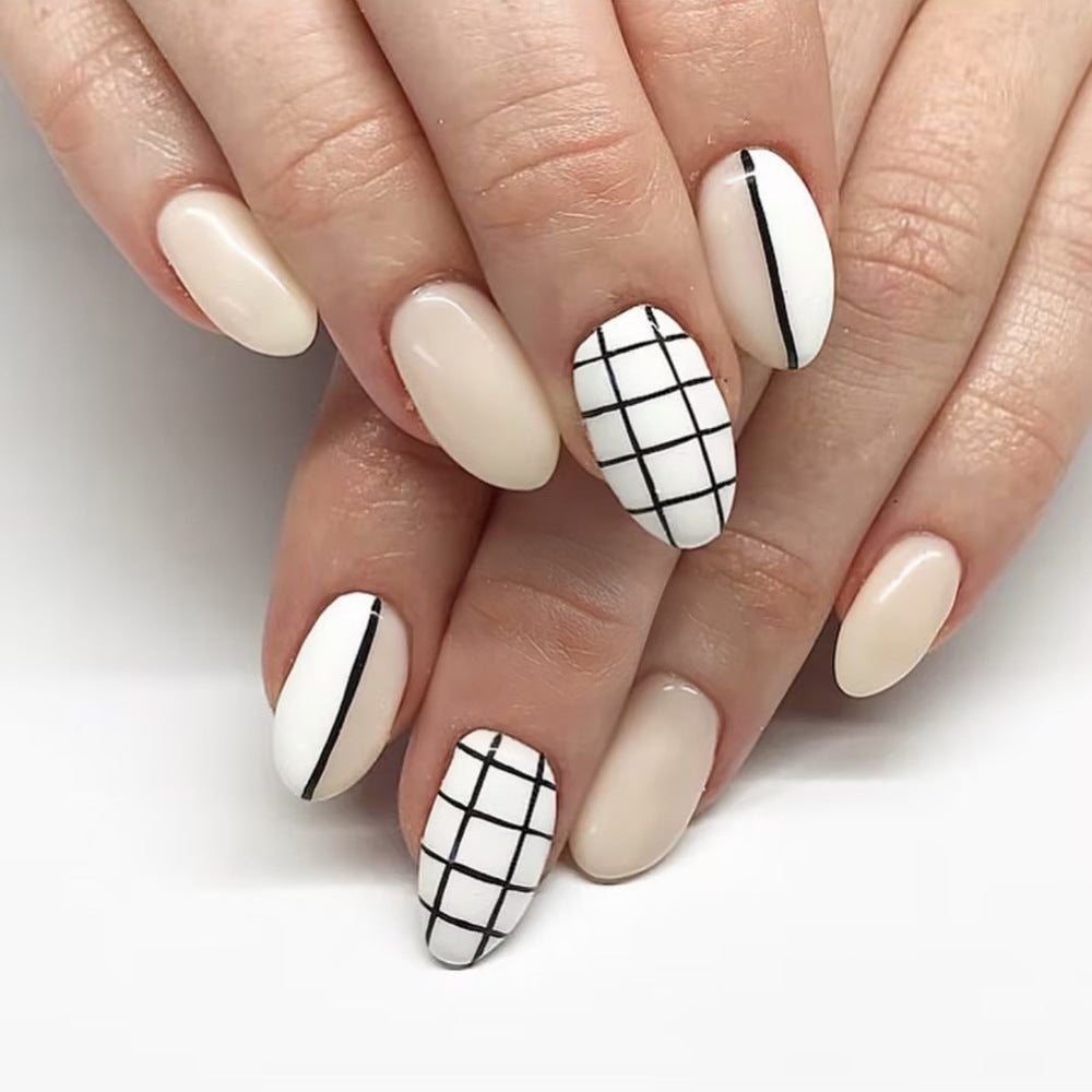 Elegante Geometrische Press-On Nagelkunst Brehn