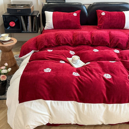 Plüsch Wendbare Samt-Top Steppdecke mit Besticktem Rosenmotiv