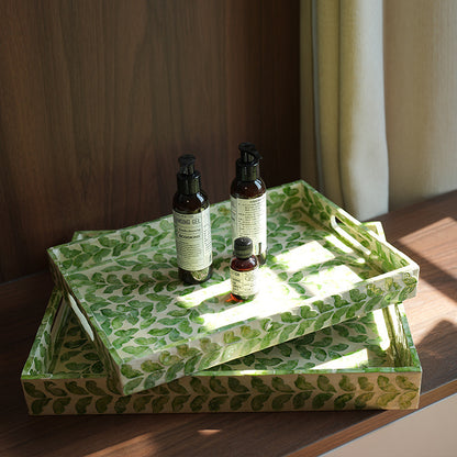 Elegante Servierplatte mit floralem Reliefdesign Brehn