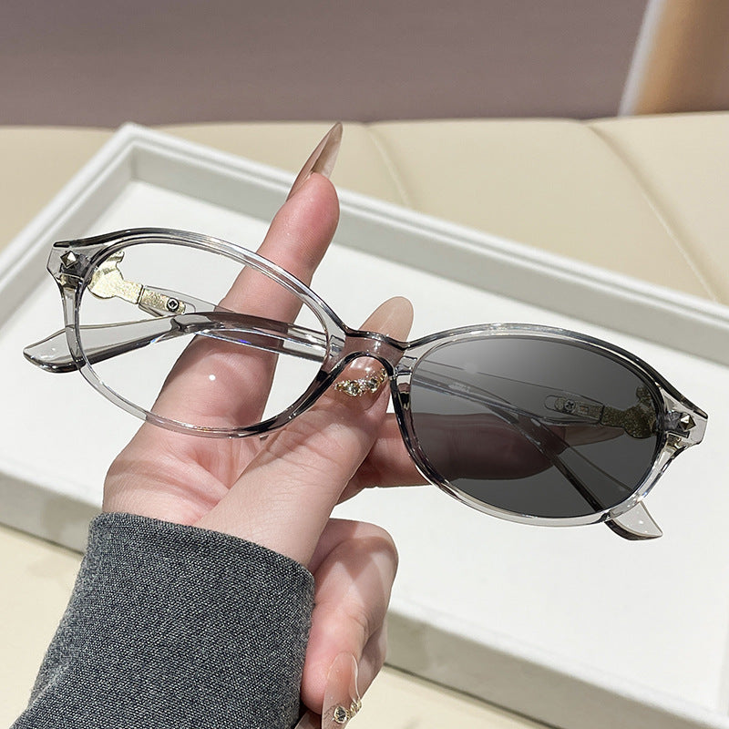 Damen modische optische Brille im eleganten Ova-Design mit goldenen Akzenten Brehn