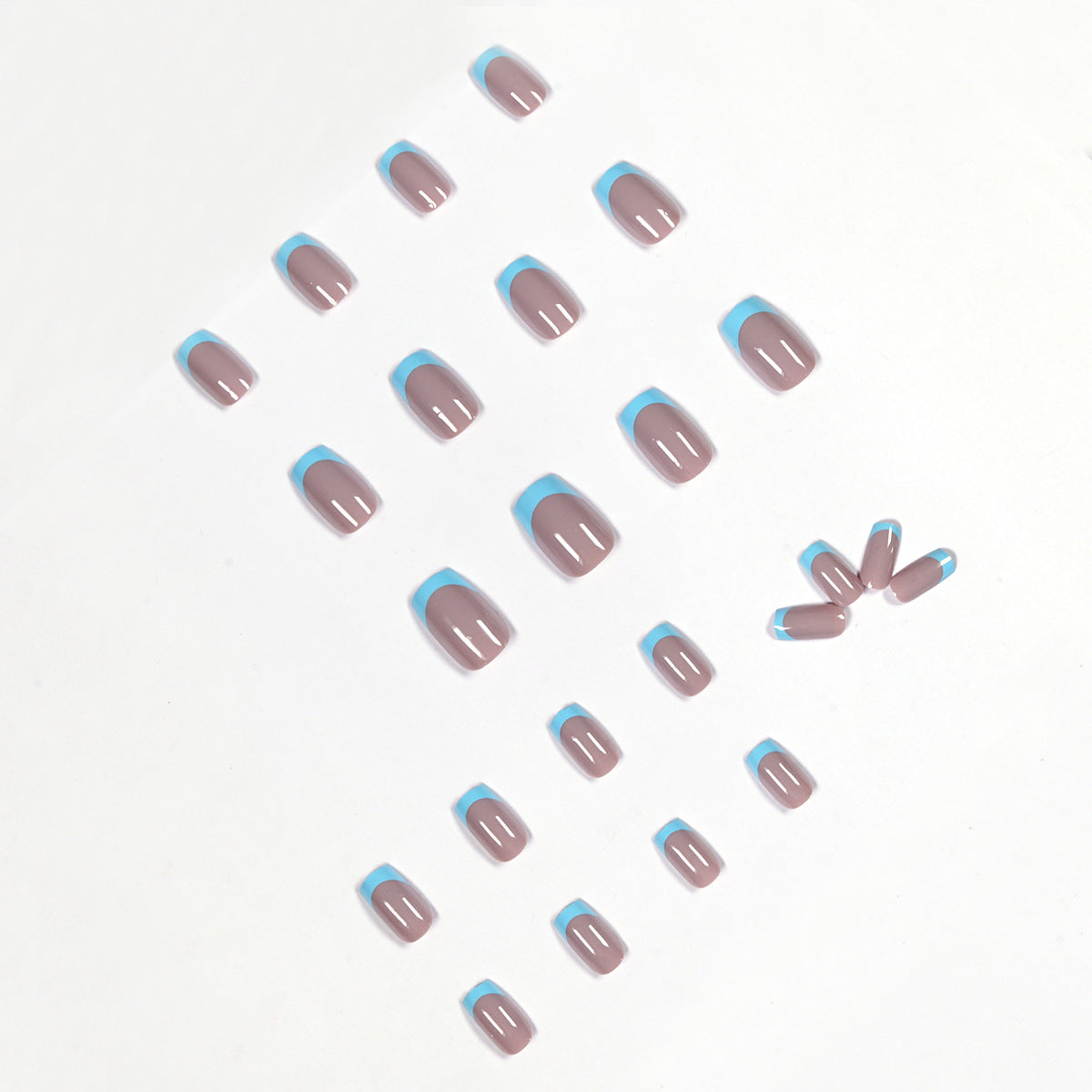 Künstliche Nägel mit kreativem French-Tip Design Brehn