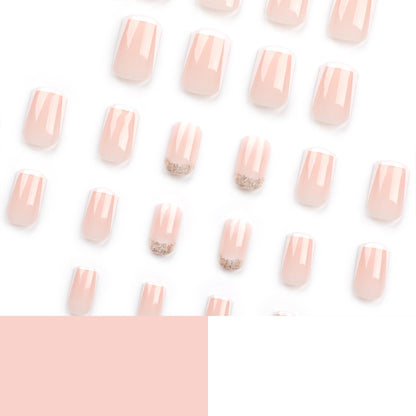 Kunstvolle Nagelverlängerungen mit französischem Design Brehn