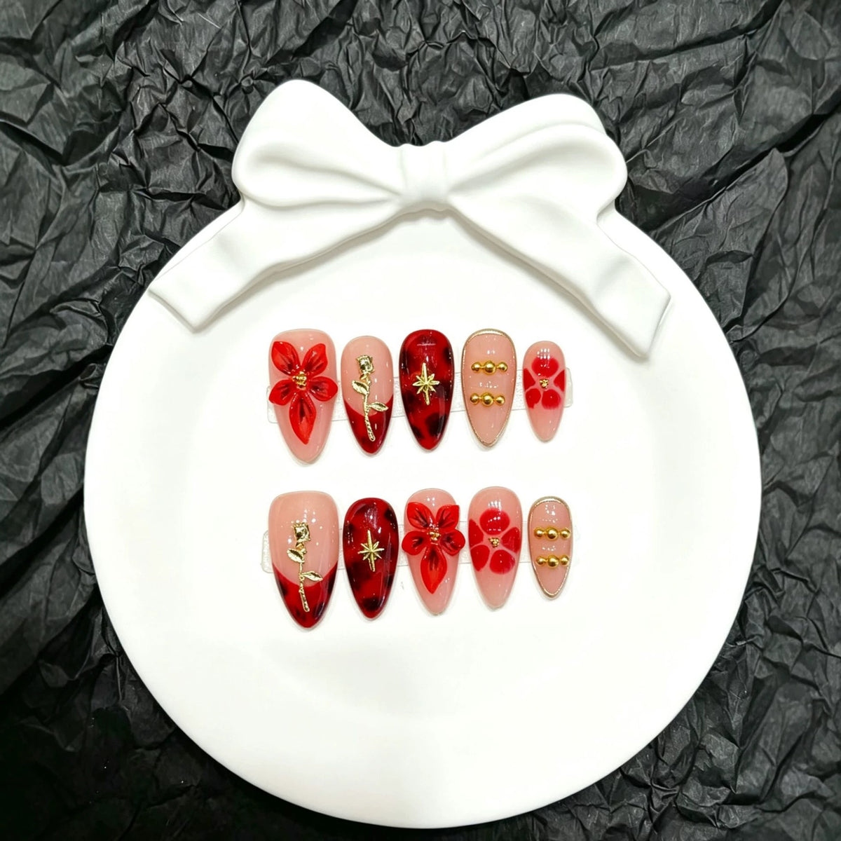 Künstlerisches florales Design Press-On Nagelkunst