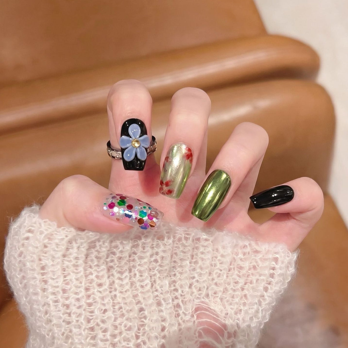 Künstlerisches, floral inspiriertes Press-On-Nagel-Set Brehn