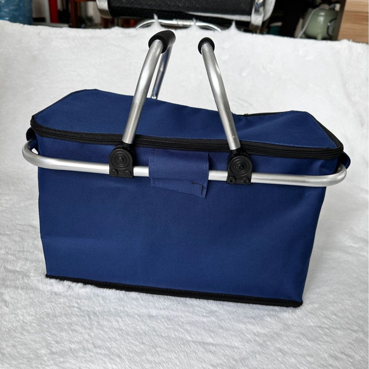 Kühltasche mit Robustem Aluminiumrahmen und Isolierendem Innenfutter Brehn
