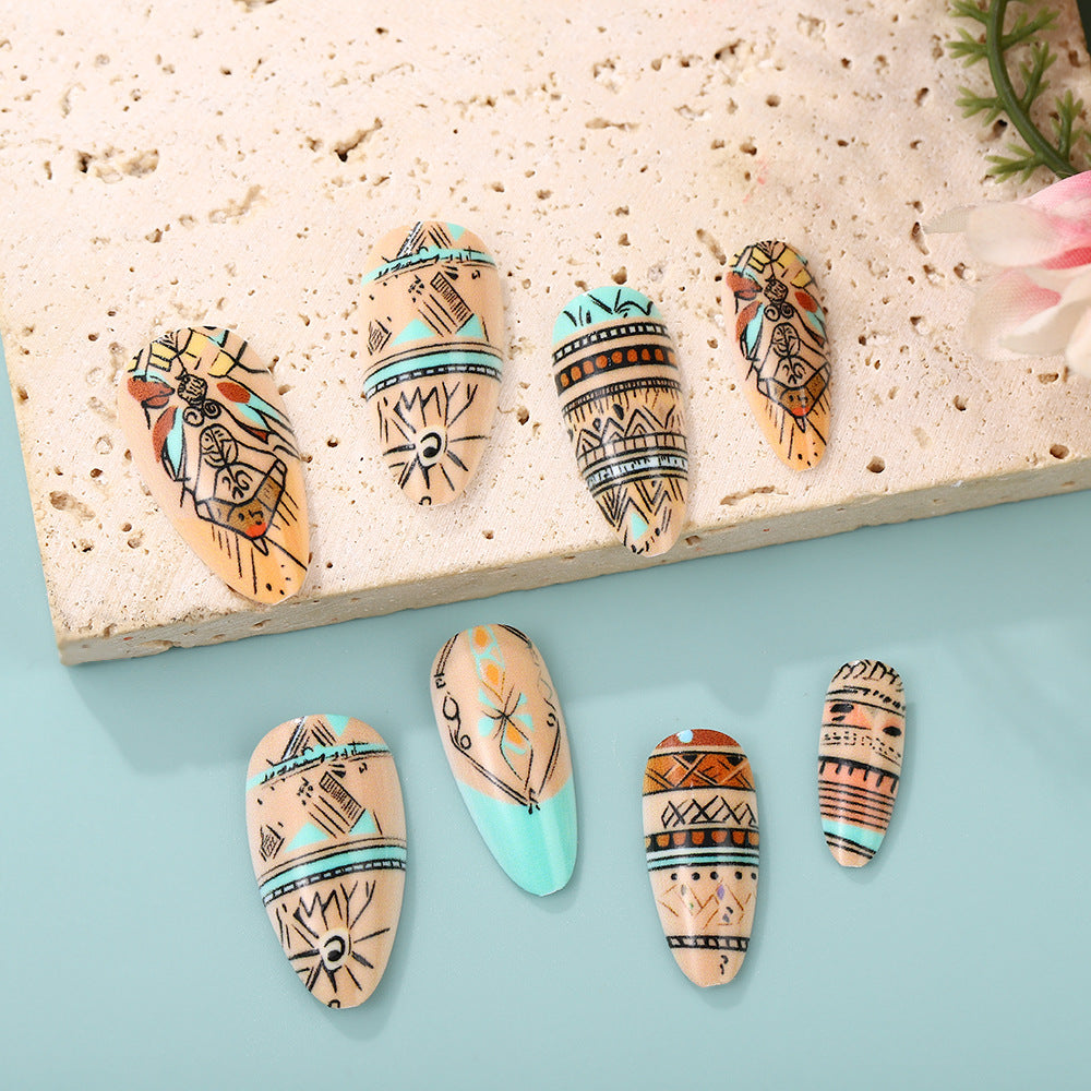 Kunstnägel mit exotischem Tribal-Design Brehn