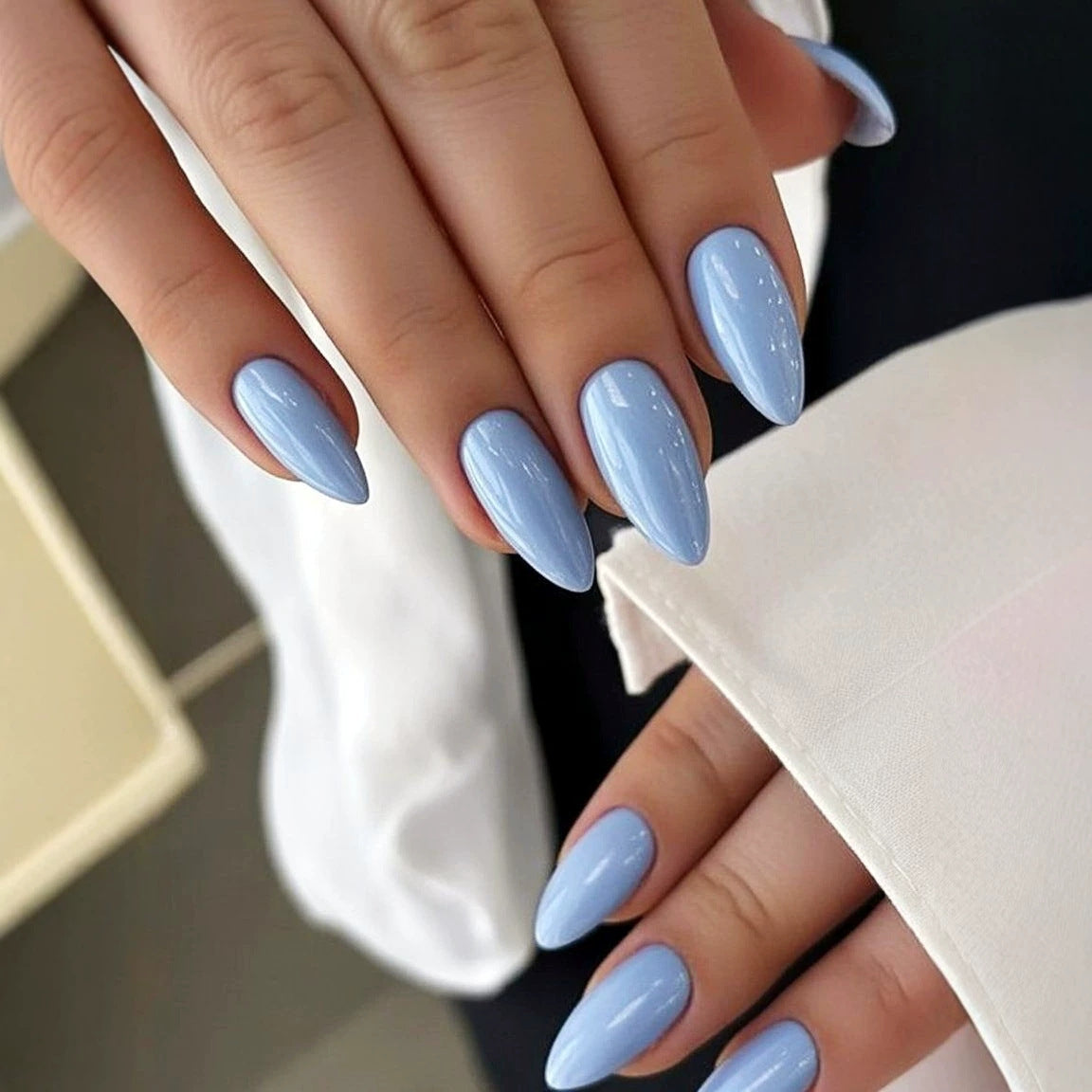 Kunstnagelset mit eleganten, hochglänzenden Spitzen Brehn
