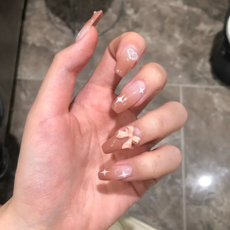 Elegante dekorative Nagelerweiterungen