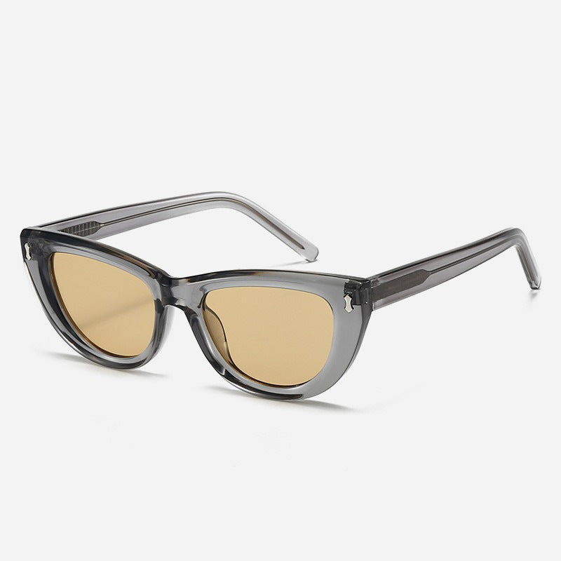 Damen Cat-Eye Sonnenbrille mit transparentem Rahmen und braunen Gläsern Brehn