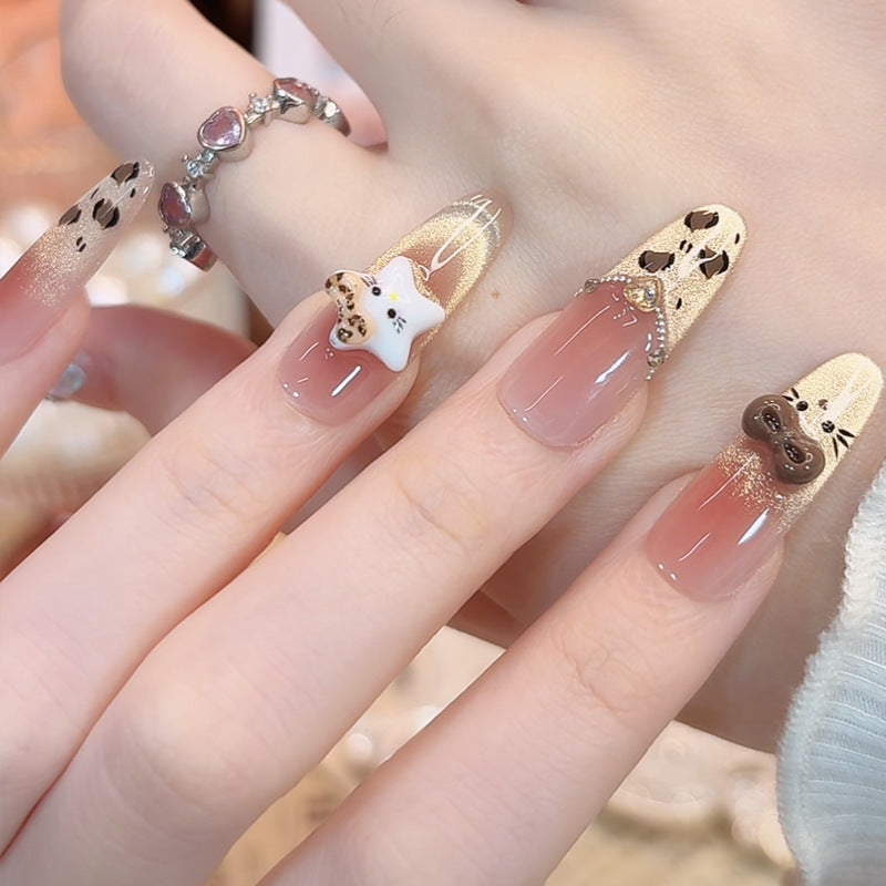 Kunstnagelset mit festlichem Geschenk-Design und eleganten Glitzer-Akzenten Brehn