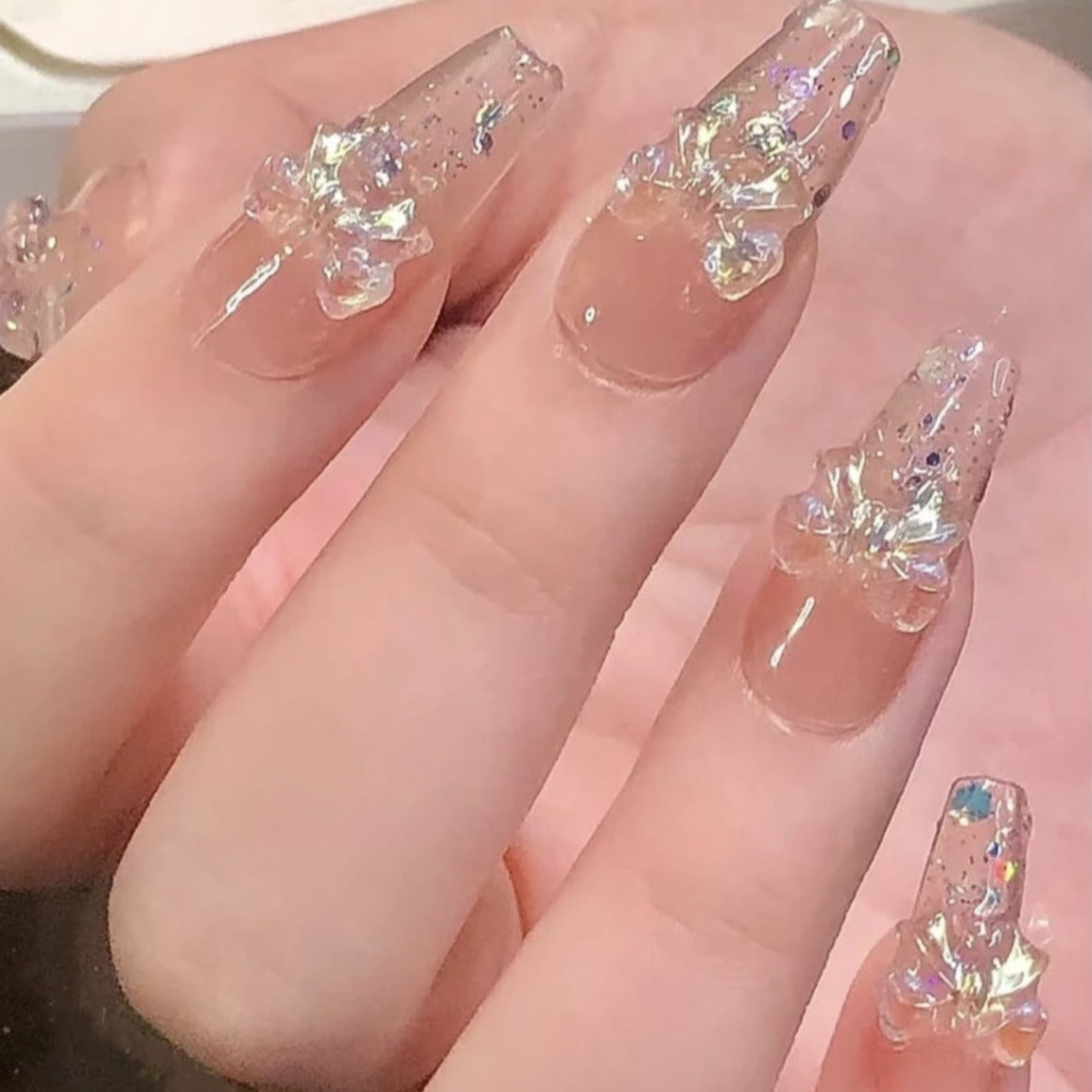 Kunstvolle Nagelverlängerungen mit Blumendesign Brehn