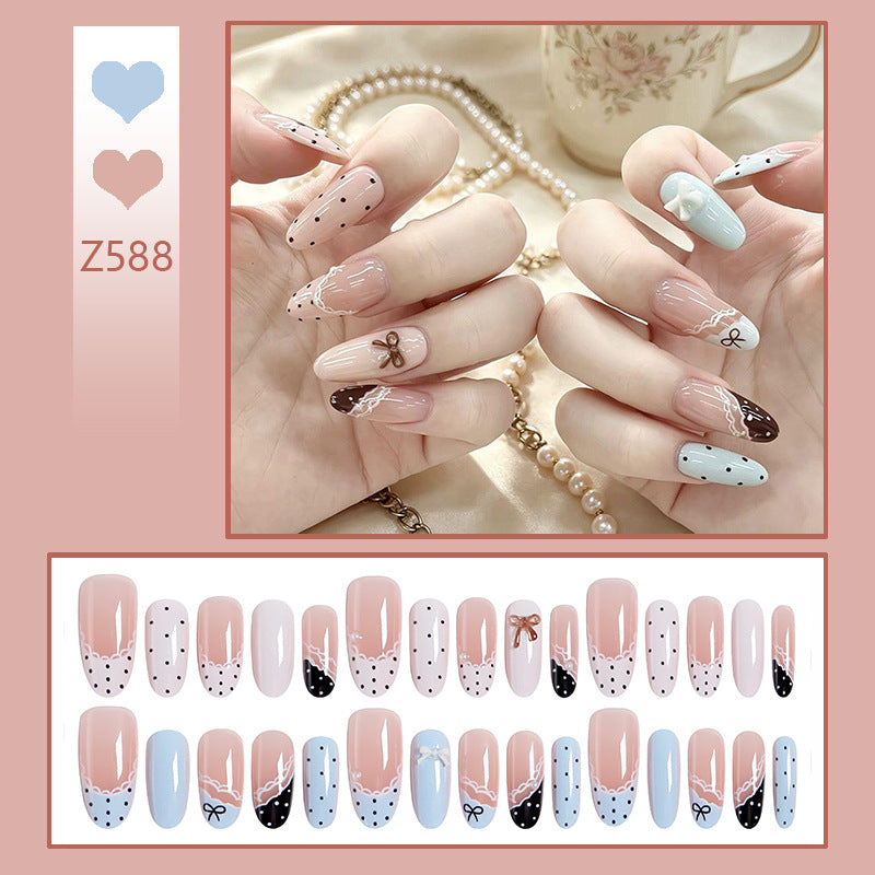 Kunstnagelset mit eleganten Akzenten und feinen Designs Brehn