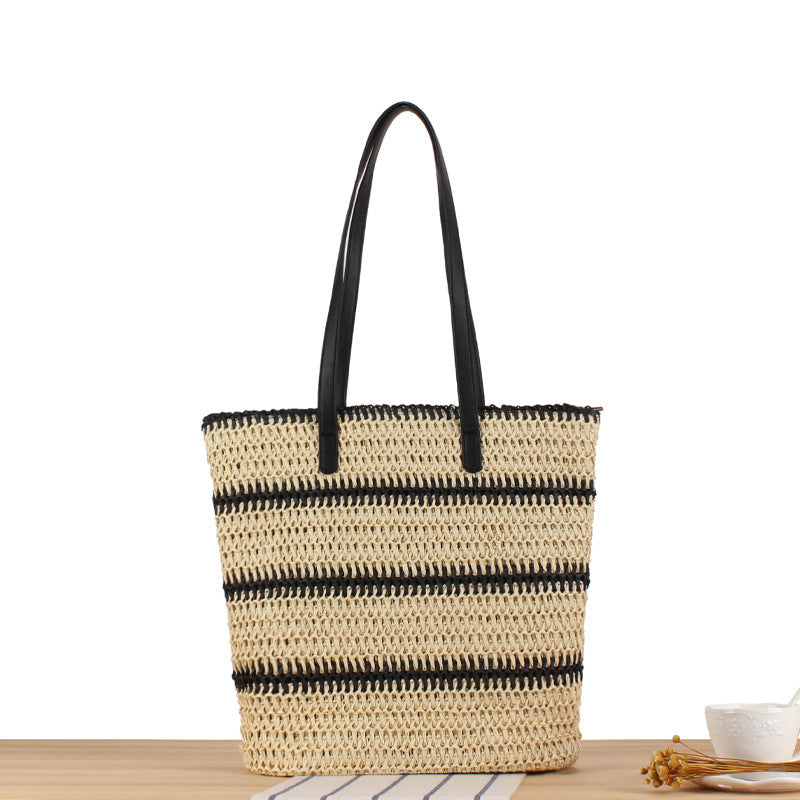 Modische Strandtasche Aus Geflochtenem Naturmaterial mit Eleganten Trageriemen Brehn