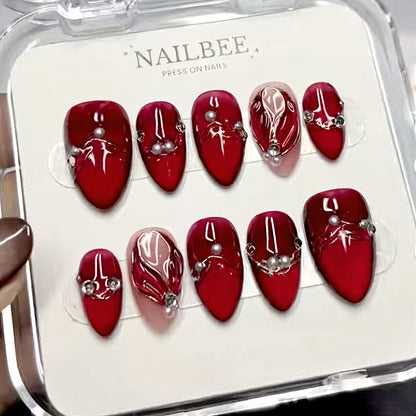 Dekoratives Press-On-Nagelkunst-Set mit Perlenakzenten Brehn