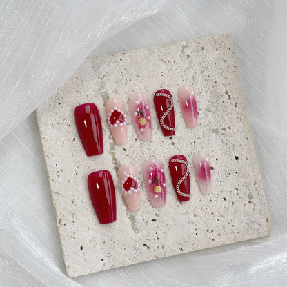 Dekoratives Press-On-Nagelkunst-Set mit glamourösem Design