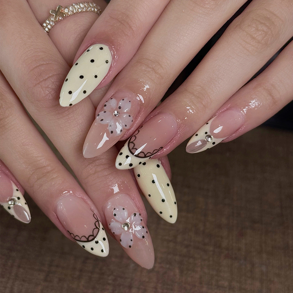 Elegante Blumen-Stiletto Presse-on Nägel