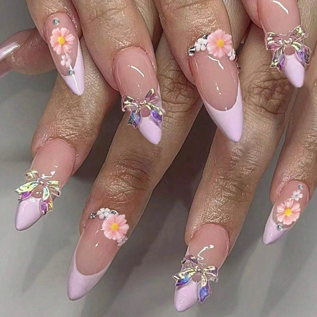 Nagelkunstset mit eleganten 3D-Blüten- und Glitzerverzierungen Brehn