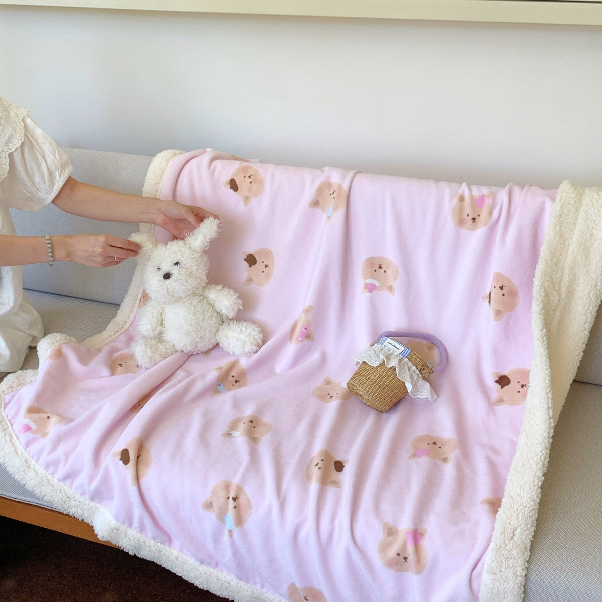 Wendbare Flauschdecke mit Cartoon-Katzenmotiv und Teddyfutter