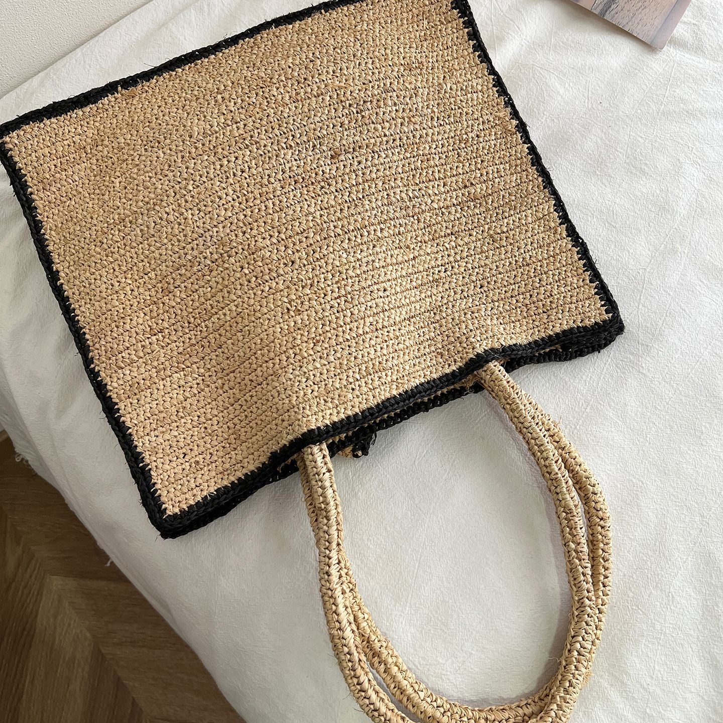 Handgefertigte Stricktasche mit Floralem Design Brehn