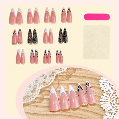 Kunstnagelset mit elegantem Spitzen-Design Brehn