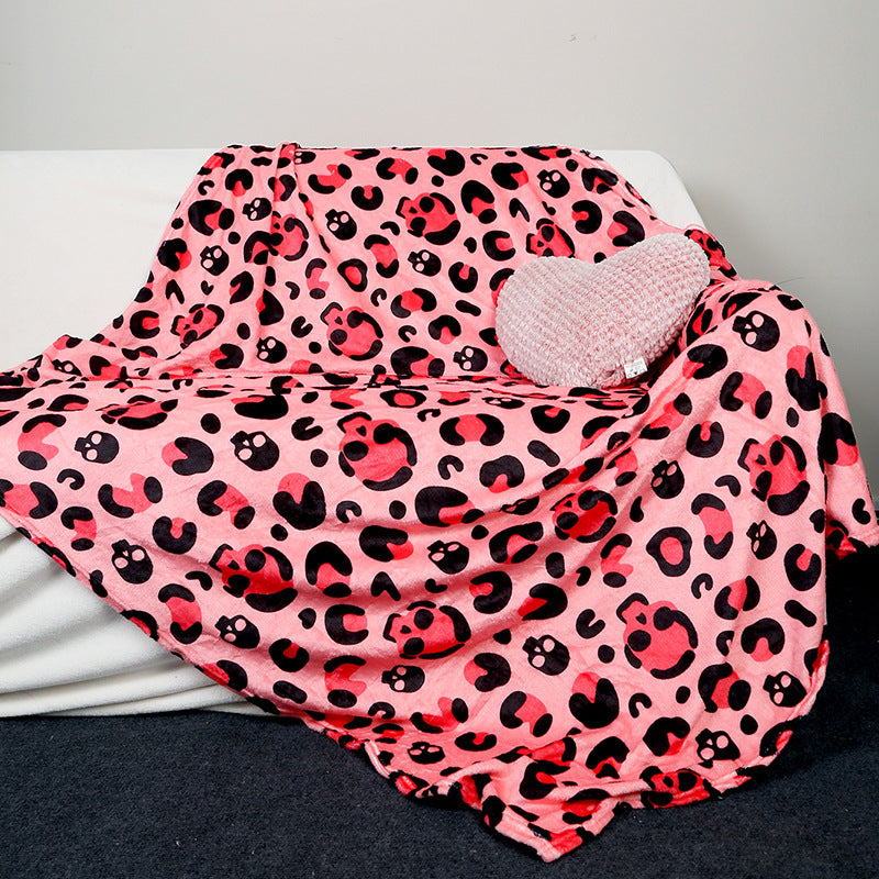Kuscheldecke mit verspieltem Motiven von Katzen und Regenbögen Brehn