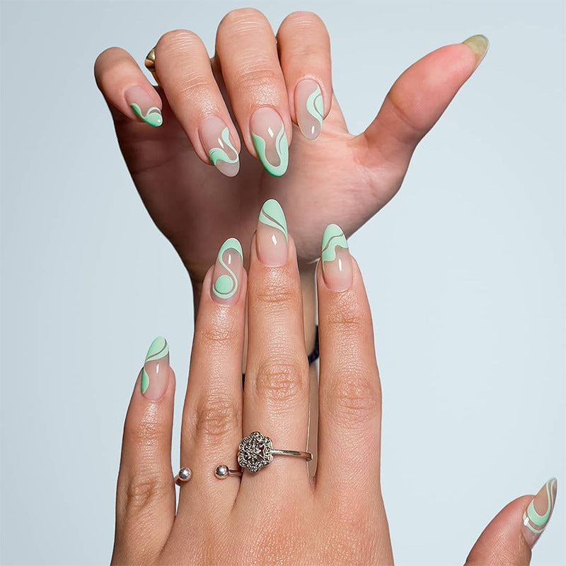 Kunstvolle Nageldesign mit geschwungenen Linien Brehn