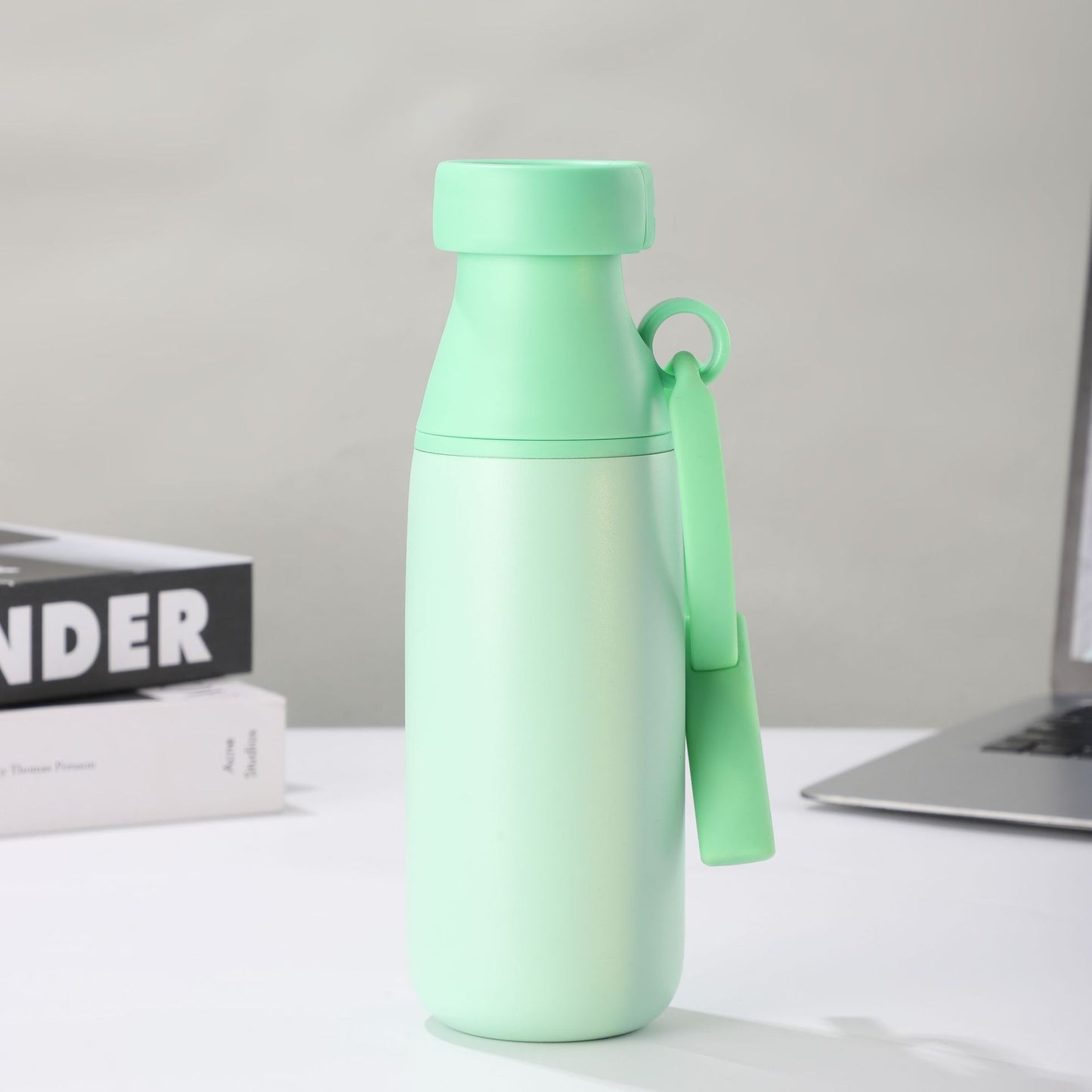 Damen isolierte Wasserflasche mit praktischer Trageschlaufe Brehn
