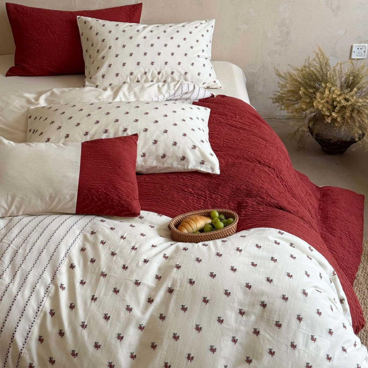 Wendbares Baumwoll-Bettwäscheset mit gestepptem Quilt und feinem Blumenminiprint