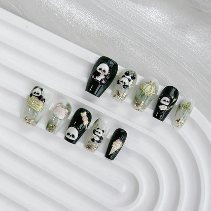 Künstlerisches Press-On Nagelkunst-Set mit süßen Panda-Designs